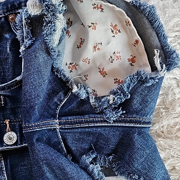 American Eagle Outfitters Women's Jean Shorts Size 4 Hi Rise Shortie Distressed - Picture 13 of 16